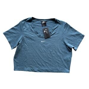 [New With Tags] Nike Cropped Blue Slim Fit Womens Athletic Top Size XXL